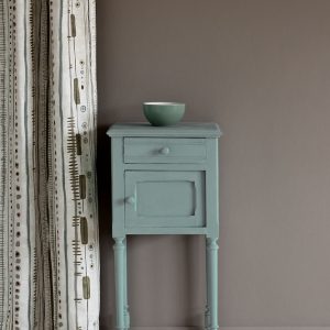Svenska-Blue-side-table-Piano-in-Olive-curtain-Linen-Union-in-Graphite-Old-White-lampshade-72dpi-image-2