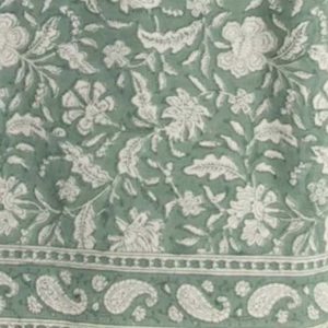 Trellis Flowers Round Tablecloth (S)